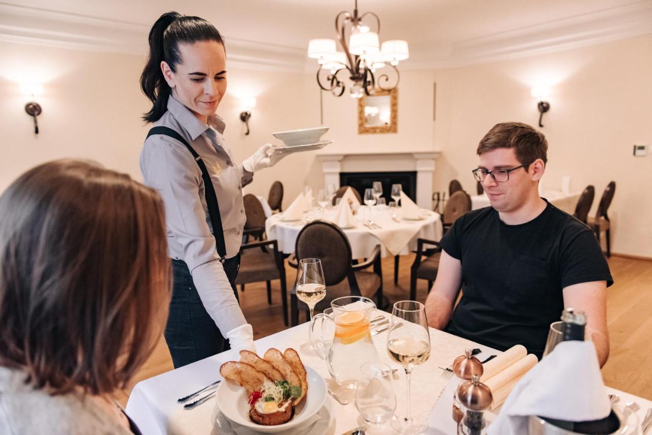 Krone Svätý Jur 外观 照片