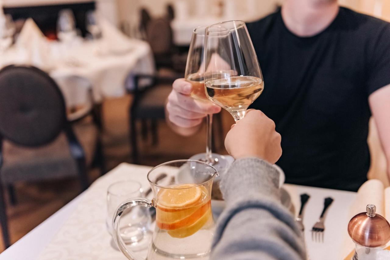 Krone Svätý Jur 外观 照片